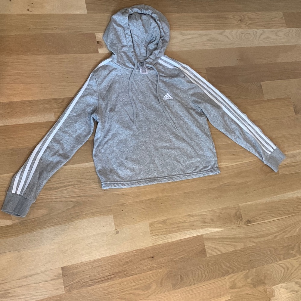Excellent condition/rarely worn light grey adidas size medium crop sweatshirt